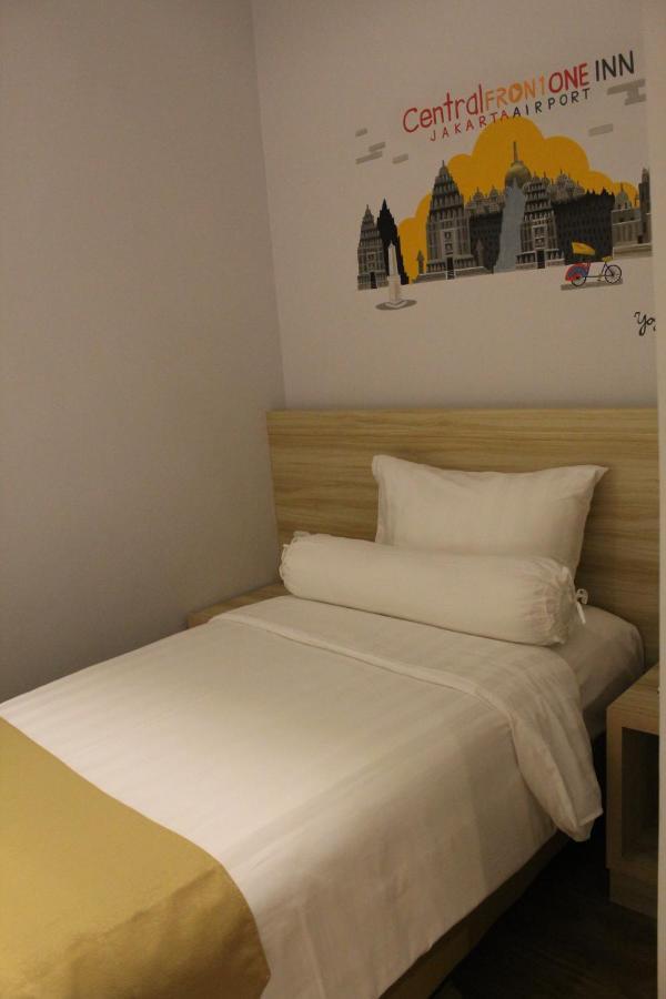 Central Front One Inn Jakarta Airport Rawabokor Dua Extérieur photo