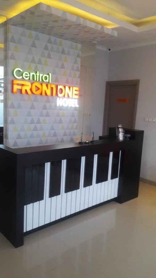 Central Front One Inn Jakarta Airport Rawabokor Dua Extérieur photo