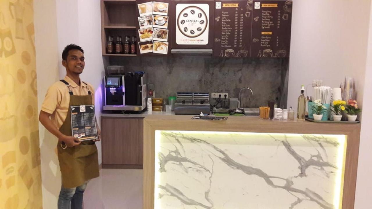 Central Front One Inn Jakarta Airport Rawabokor Dua Extérieur photo